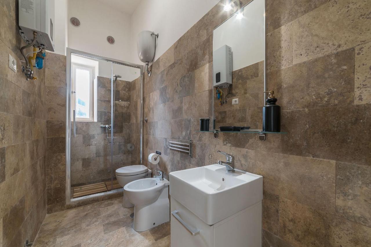 רומא Colosseo & Colle Oppio Cozy Apartment מראה חיצוני תמונה